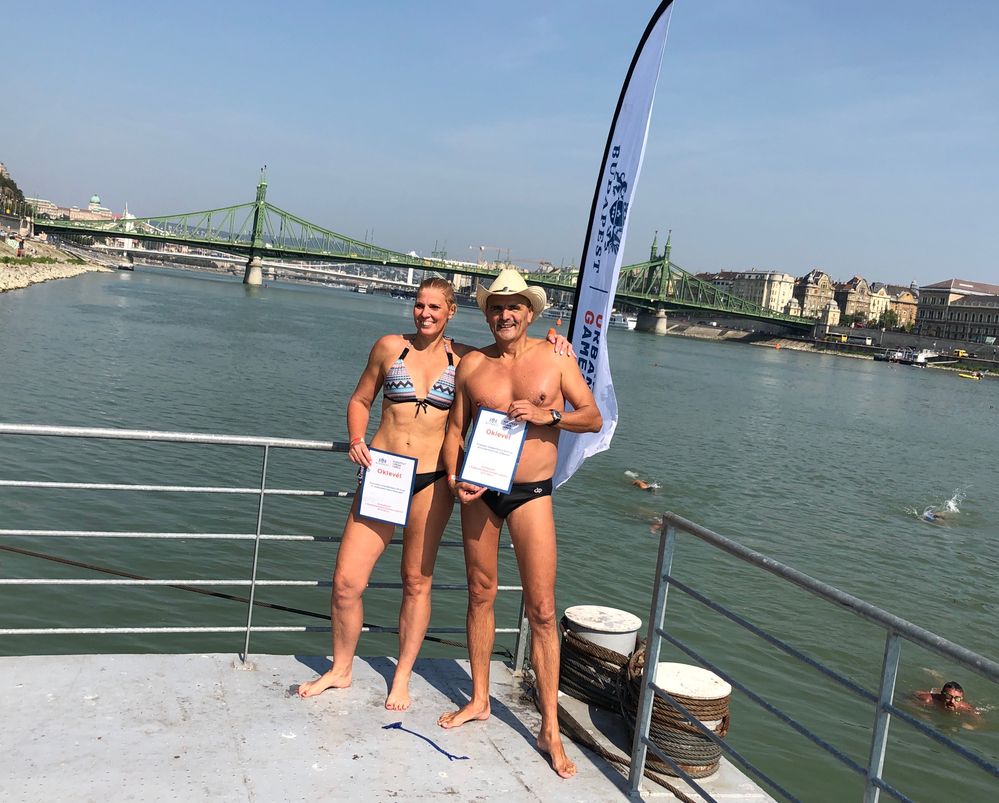 Átúsztuk a Dunát